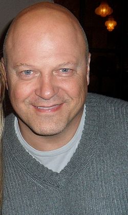 Next photo of Michael Chiklis